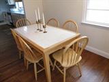 Nice kitchen table with 6 chairs
