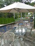 Beautiful outdoor patio set NEEDS NEW GLASS!!