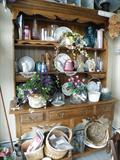 Beautiful Ethan Allen hutch. Disassembles in two parts!
