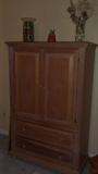 Light wood bedroom suite w Queen bed
Armoire - dresser with mirror - 2 night stands - bed