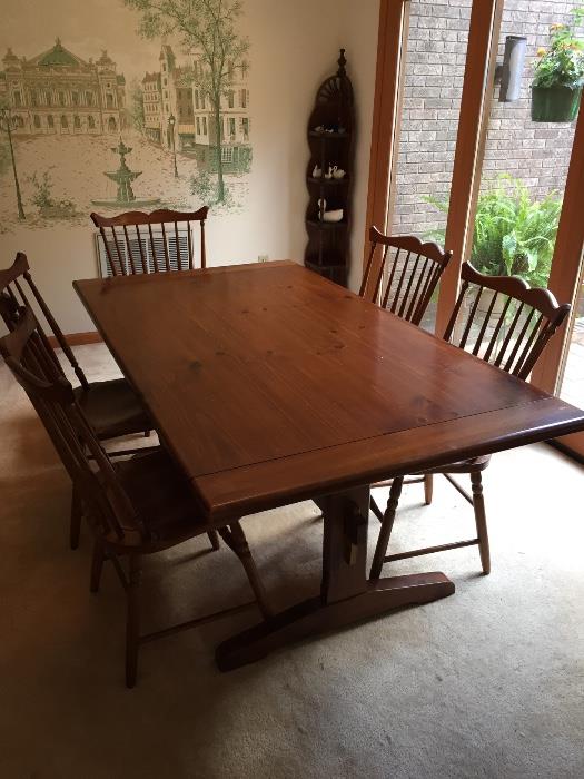 Gorgeous dining room table w/6 chairs