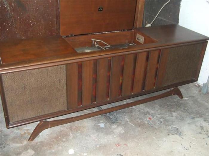 RCA Victor stereo cabinet - great vintage look