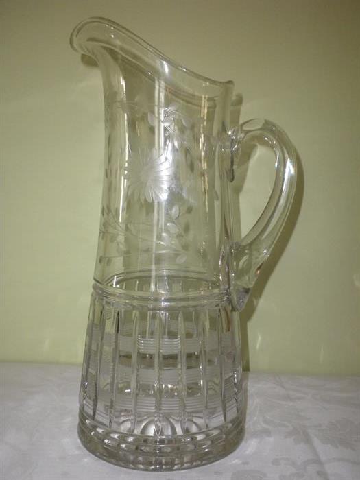 LARGE CUT CRYSTAL DECANTER