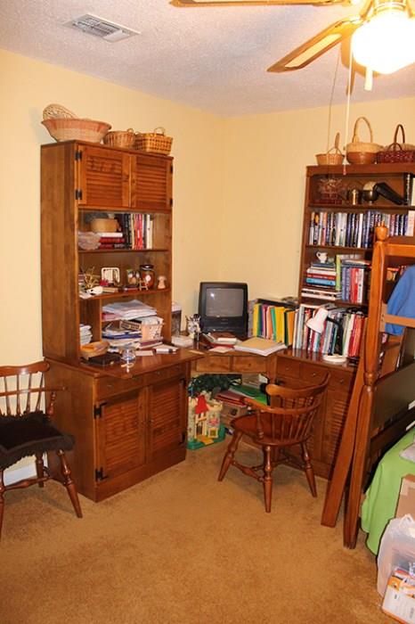 Ethan Allen 7 piece corner desk and bookcase set. 1 bookcase no shown, in next image. Chairs not included