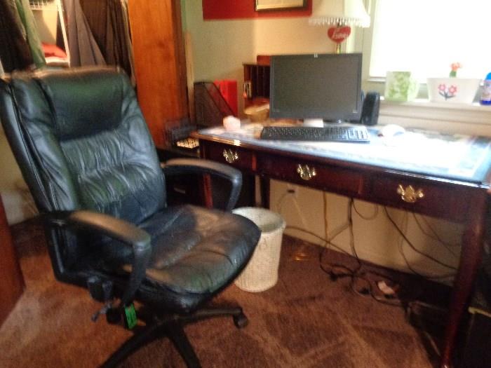 office chair & desk w/computer