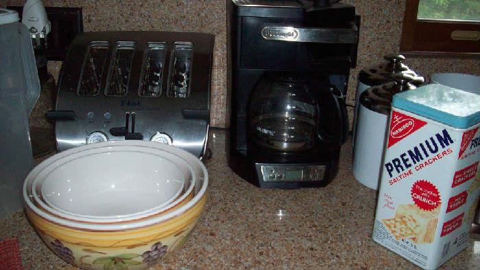 Great small kitchen appliances, Delonghi, canisters, coffee maker