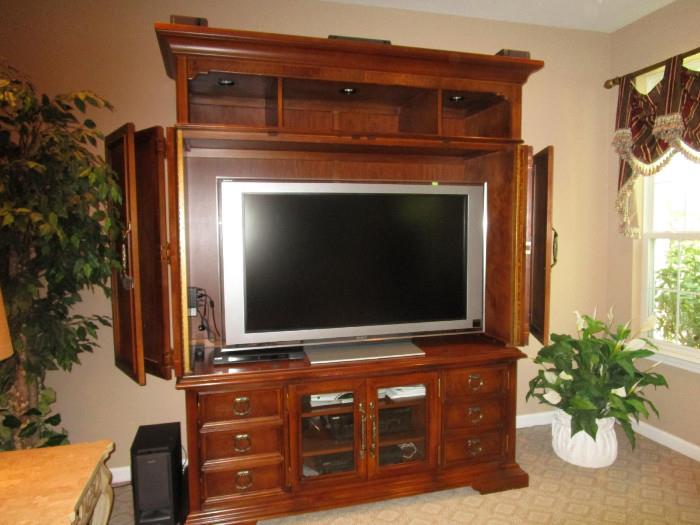 STANLEY WALL UNIT AND FLAT SCREEN TV FOR SALE