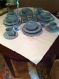 beautiful 4 pc dinner setting ( 0ld)