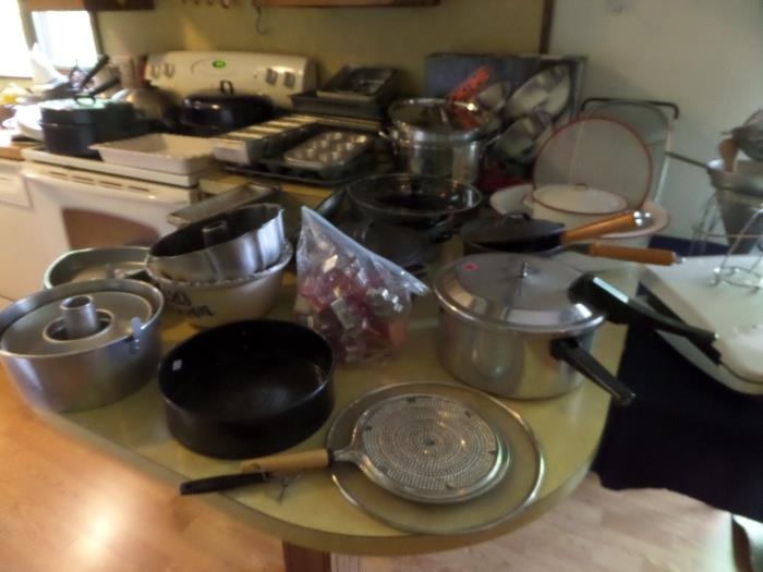 kitchen ware and small appliances 