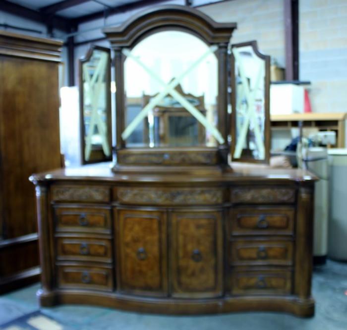 Collezione Europa Dresser w Triple Mirror, 4 Lined Jewelry Drawers, Storage, Approx 80 x 39 x 29"      http://bid.auctionbymayo.com/view-auctions/catalog/id/7786/lot/1040273/?url=%2Fview-auctions%2Fcatalog%2Fid%2F7786%2F%3Fpage%3D1%26items%3D100