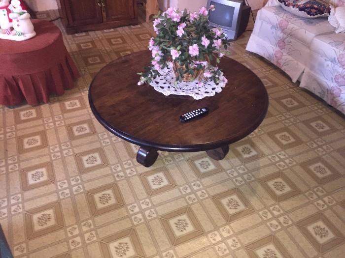 ROUND TABLE
