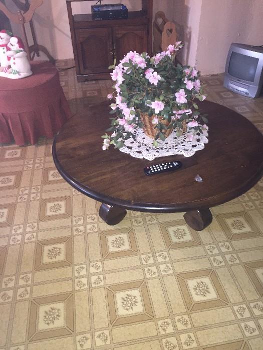 ROUND TABLE