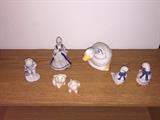 FIGURINES