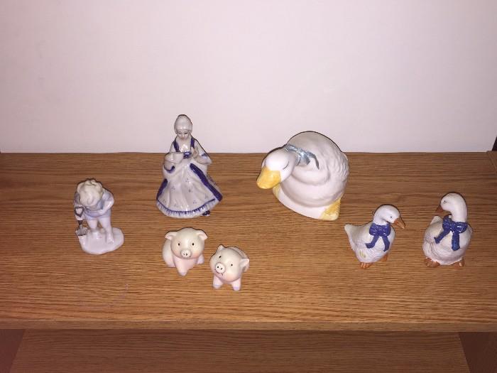 FIGURINES