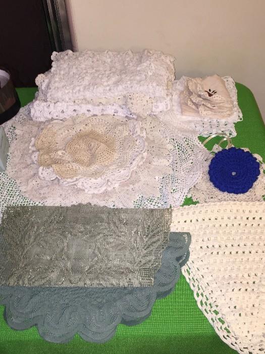 HANDMADE VINTAGE DOILIES & LINENS