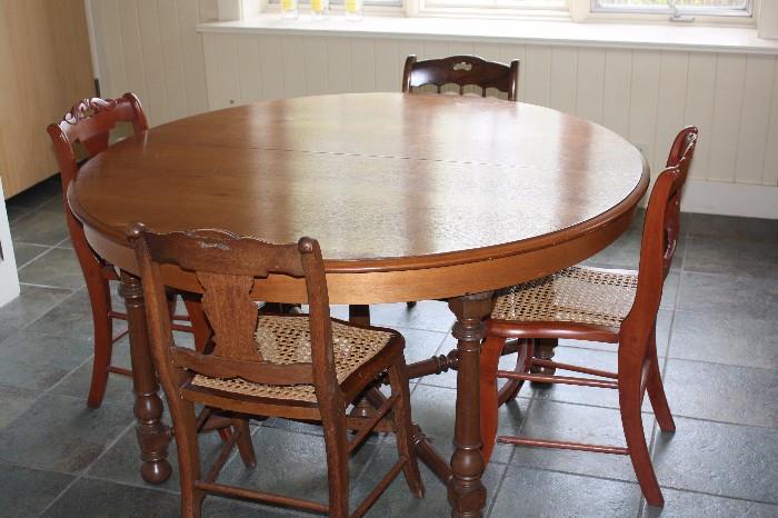 VINTAGE ROUND TABLE AND CHAIRS