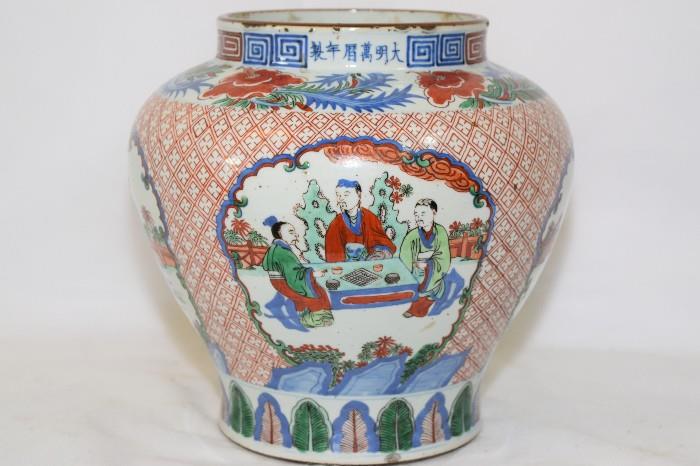 Large Late Ming Dynasty Chinese WuCai Jar