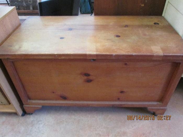 Vintage pine blanket chest (cedar lined)