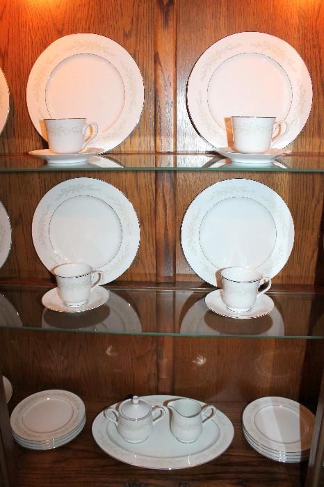 Four Crown China "Sinatra" 44 pieces service for 8