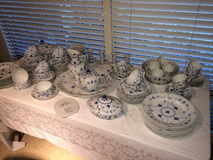 ROYAL COPENHAGEN DINNER SERVICE