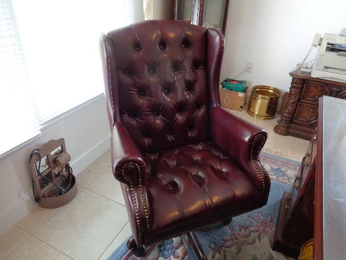 Tufted leather office chair