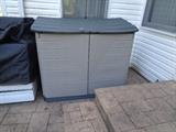 Rubbermaid storage unit
