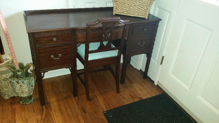 Mahogany dressing table and chair