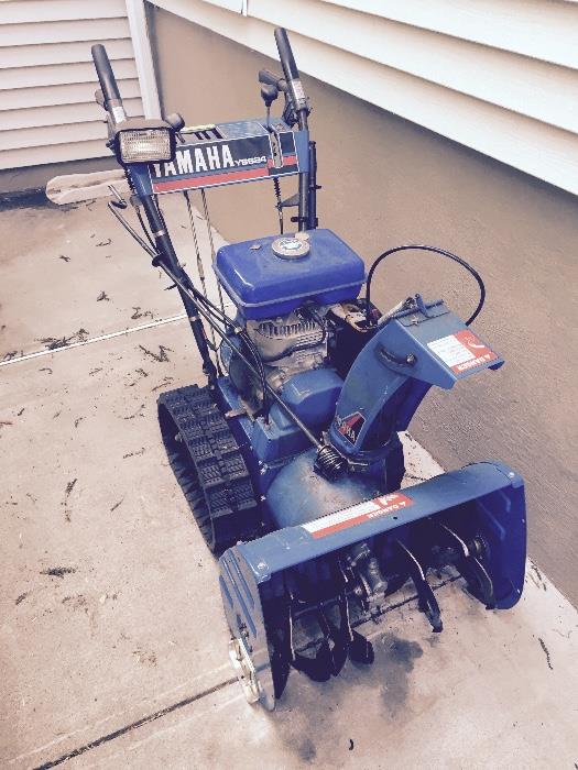 Yamaha YS624 Snow Blower with Treads, The tops, priced to sell.  Starts one pull overtime. A Classic