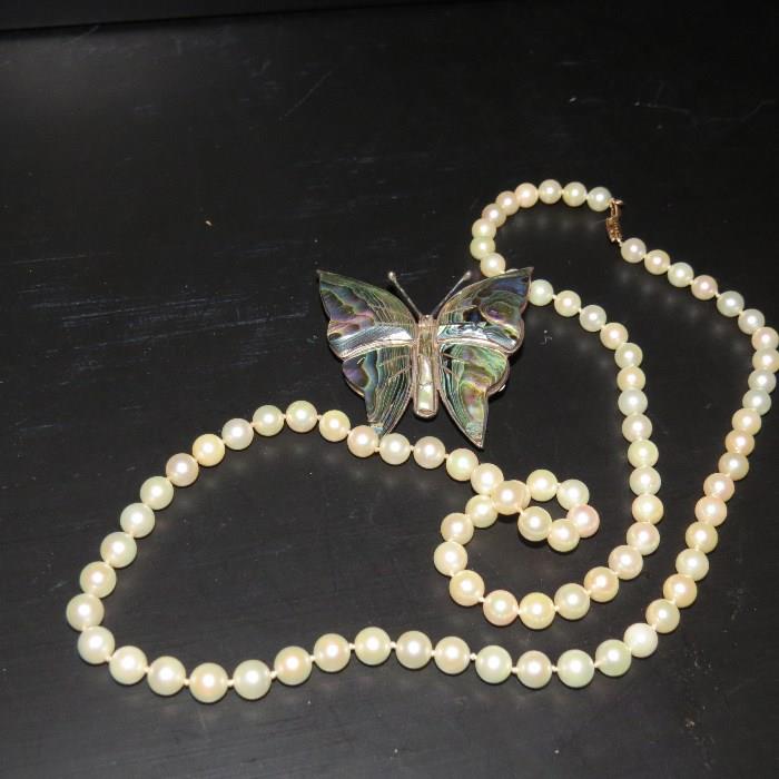 Pearls with 14kt gold clasp, abalone and 925 butterfly pin