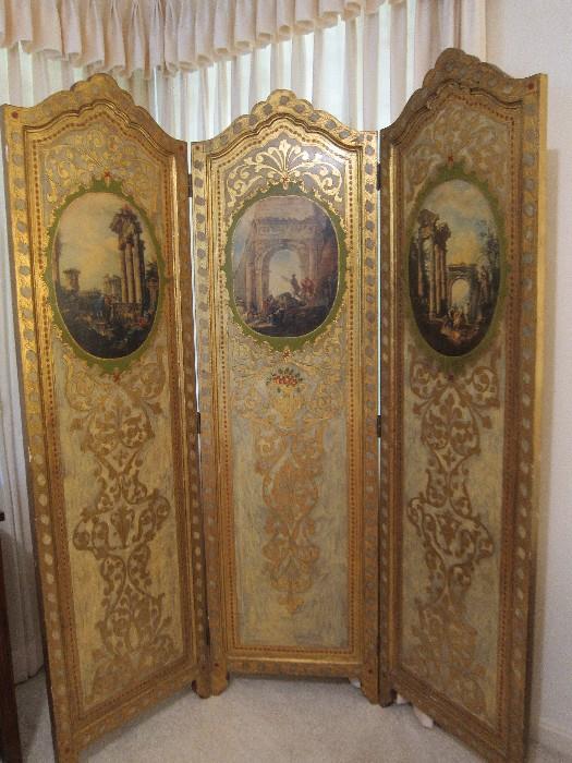 Vintage Italian Florentine triptych floor screen in excellent condition.