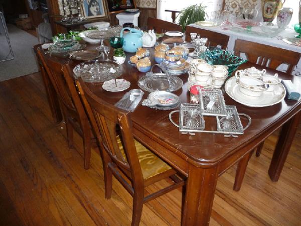 Dining Room Table & Glassware