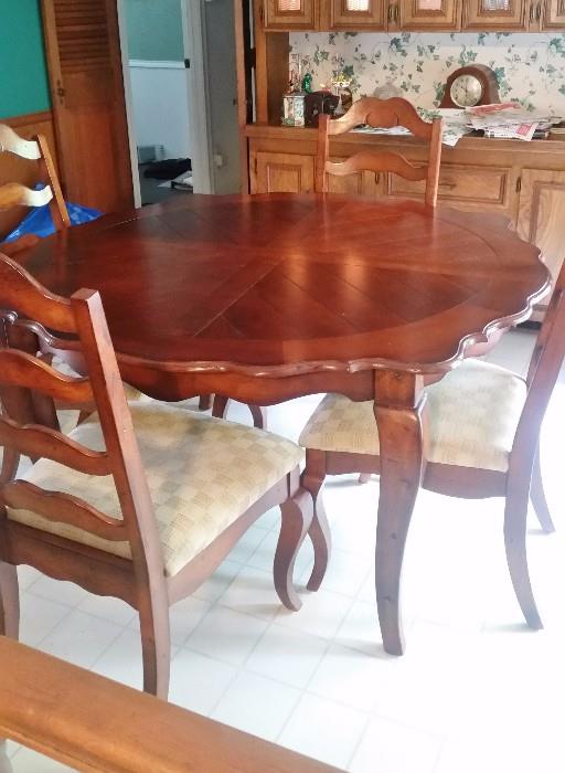 Beautiful Dining room Table
