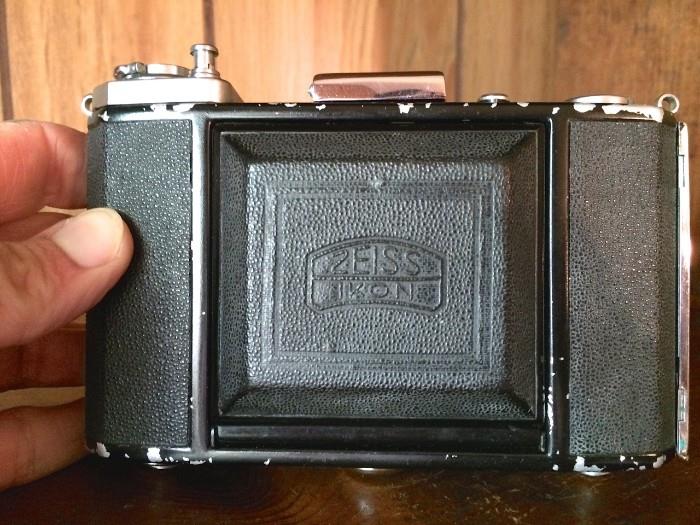 Zeiss vintage camera (comes with leather case)