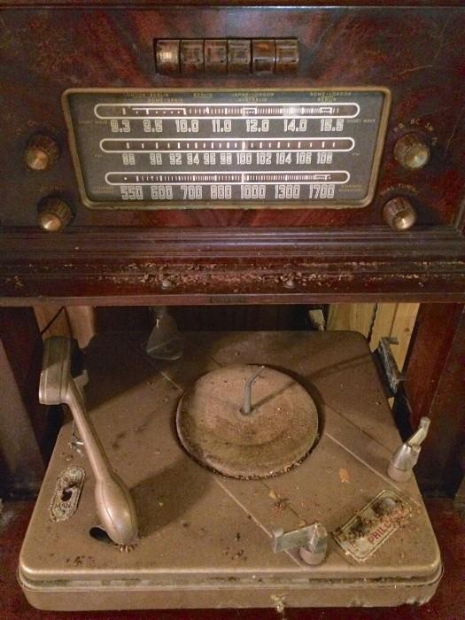 Vintage Philco radio and turntable in cabinet