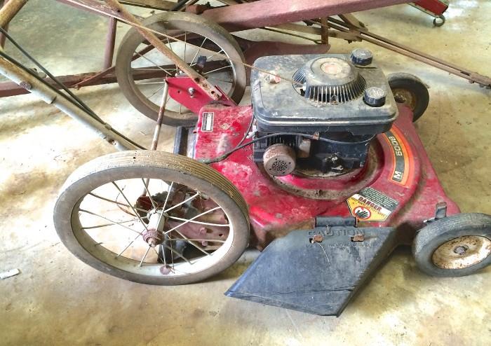 Awesome vintage push mower, WORKS very well, note large rear wheels with spokes