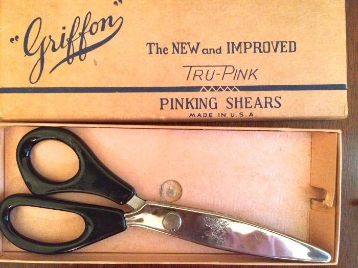 Griffon Tru-Pink pinking shears in box