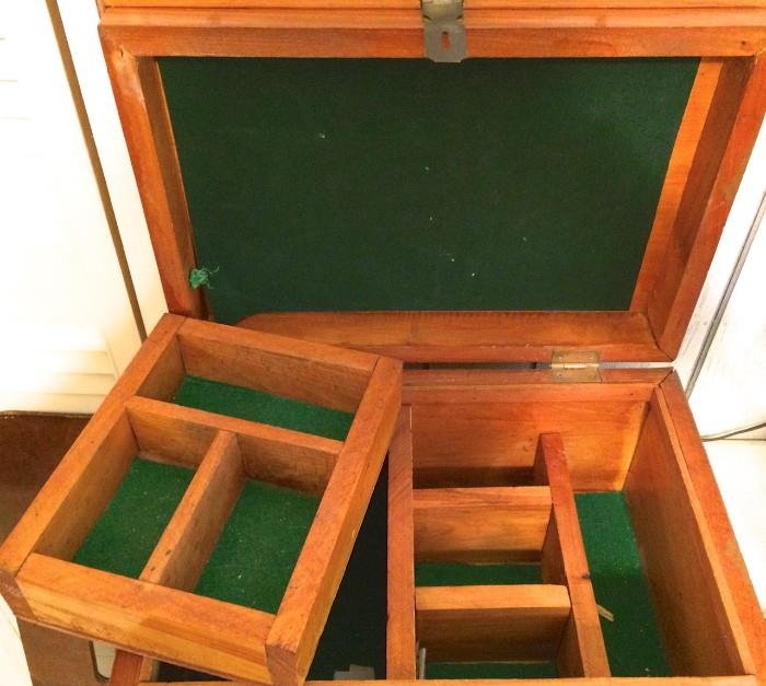 Primitive box with pull-out compartment trays
