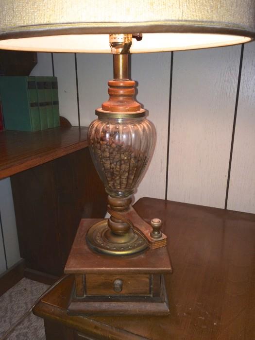 Coffee-grinder lamp, complete with coffee beans