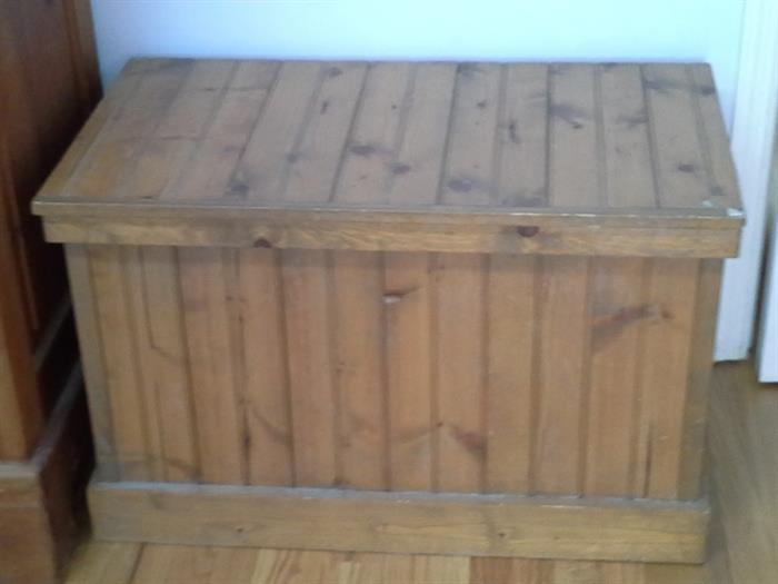 HAND-MADE VINTAGE TOY BOX