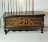 Lane cedar chest coordinates well with the antique bedroom set.  The interior is in excellent condition.