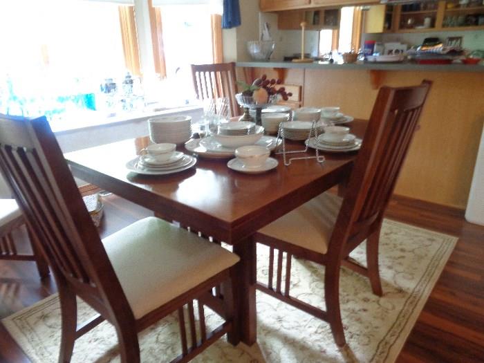 nice oak dining table w/6 chairs