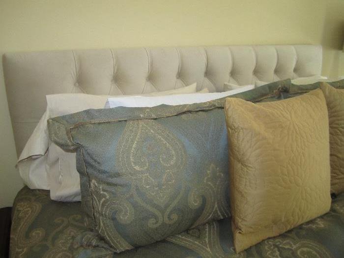 KING SIZE HEAD BOARD AND BEDDING