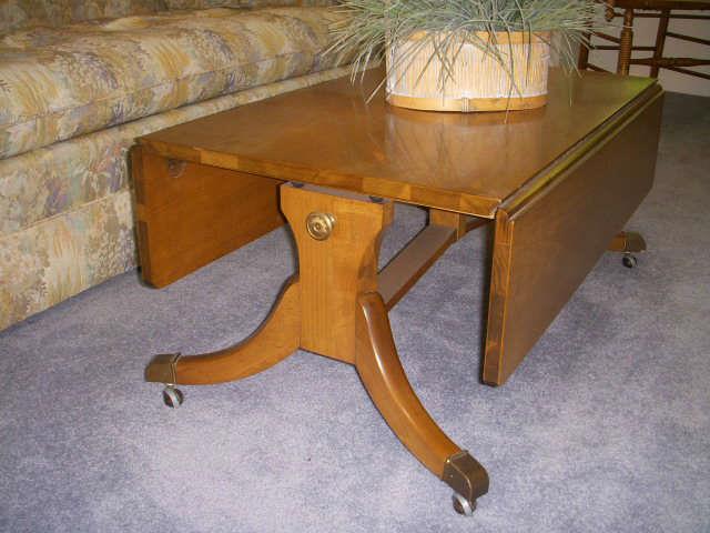 Coffee table that lifts and converts to a dining or card table