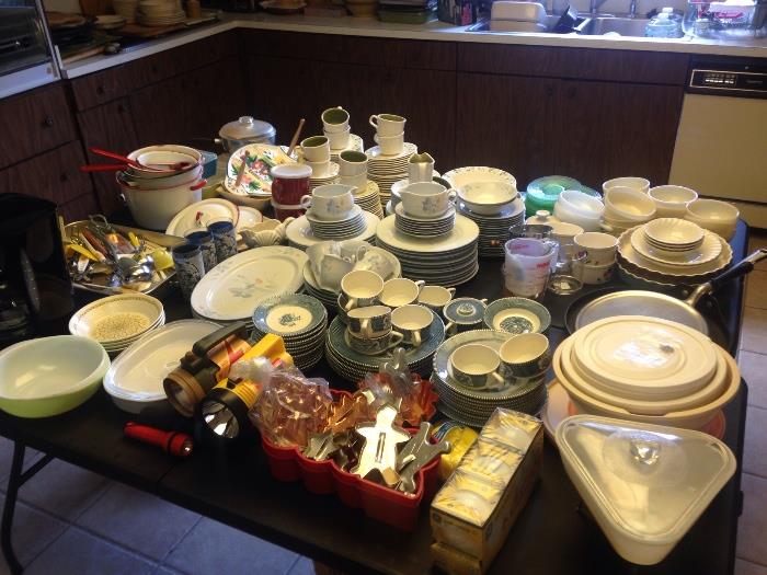 Tons and tons of kitchen ware. All must go. 