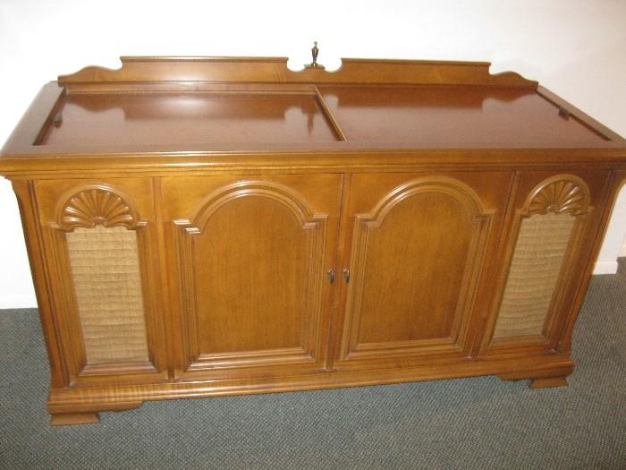 stereo cabinet with record player