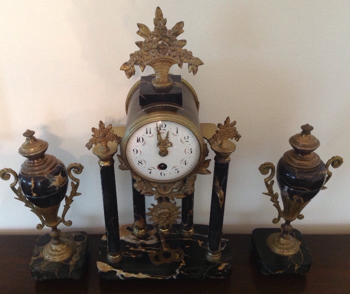 Stunning Mantel Clock with Additional Matching Decor