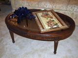 Hekman coffee table, glass fruit and serving tray