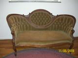 victorian style couch in good condtion