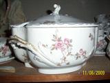 late 1800's haviland china
has many pieces