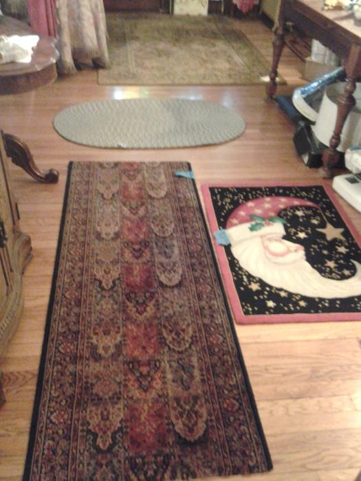 LOVELY RUGS OF ALL SIZES & KINDS...PERSIAN CARPETS, PERSIAN RUNNER,  COUNTRY WOVEN RUG, CHRISTMAS RUG, *NEW* LAMP SHADES, *NEW* PORTABLE SEWING MACHINE & MORE!!!